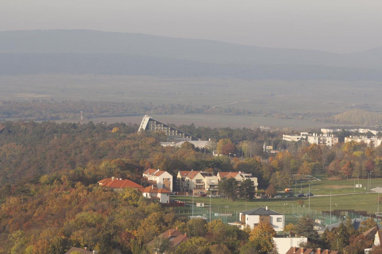 Superb Apartment With Incredible View At The Best Location Veszprém Екстериор снимка